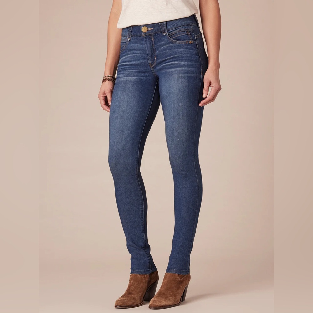 NWOT Democracy Blue Denim Jegging Ab Solution Booty Lift Jeans size 10